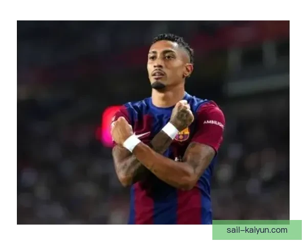 拉菲尼亚在维多利亚首秀中表现稳健，帮助球队争取重要积分