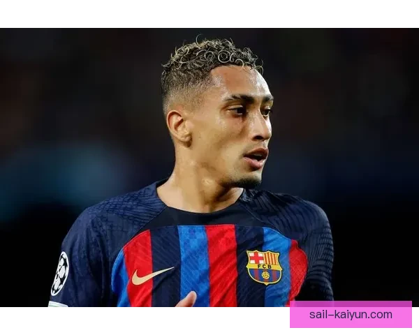 拉菲尼亚身披巴萨11号球衣，状态回暖值得关注